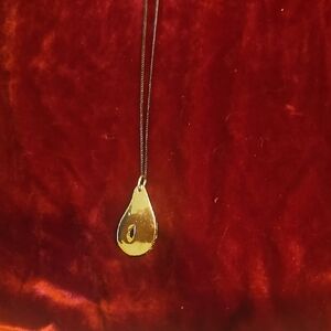 Elegant Gold Teardrop Pendant Necklace